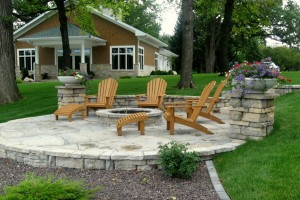 Grand Flagstone Patio by Rosetta Hardscapes