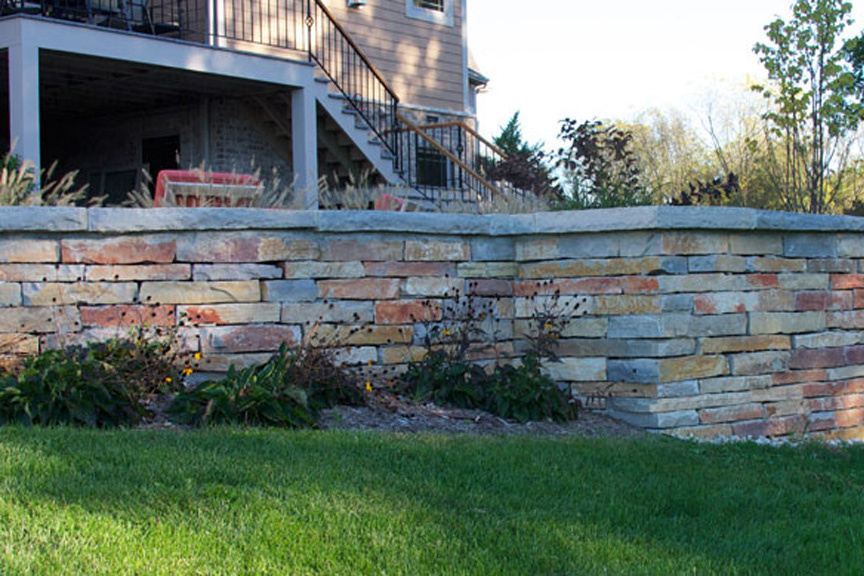 Chilton Weatheredge Natural Retaining Wall Stone at Benson Stone Co. in Rockford, IL