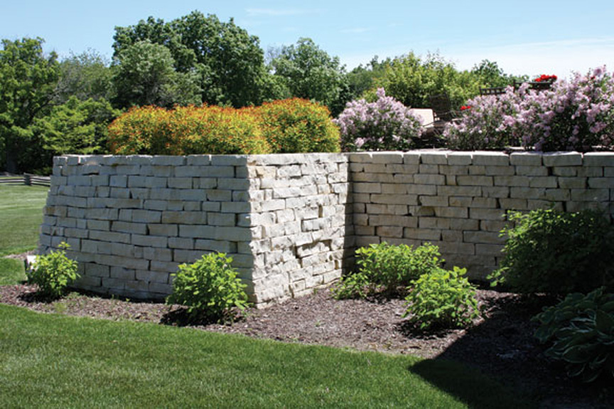Fond Du Lac Natural Retaining Wall Stone at Benson Stone Co. in Rockford, IL